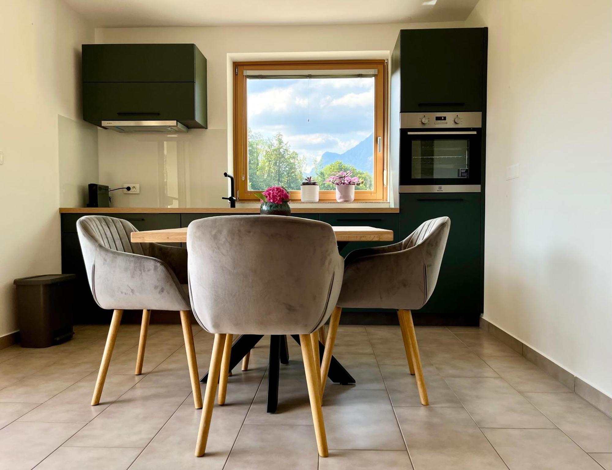 Cozy & Chic - Apartment With A Private Patio Kobarid Kültér fotó