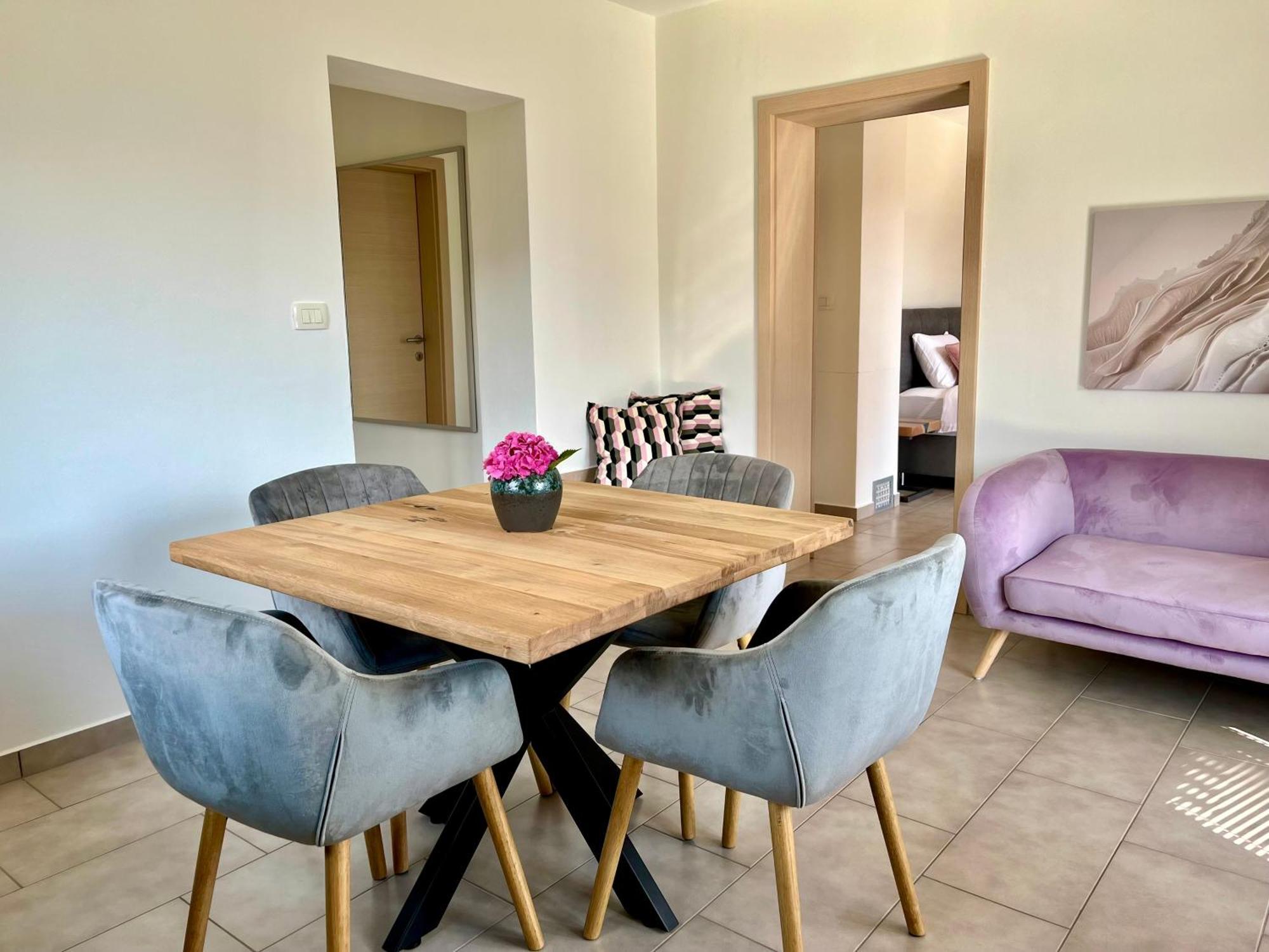 Cozy & Chic - Apartment With A Private Patio Kobarid Kültér fotó